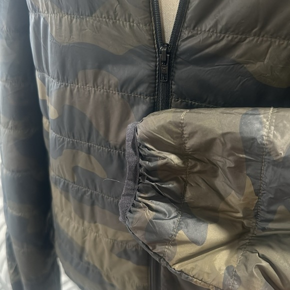 Victoria Secret Pink women’s camouflage puffer jacket - Picture 6 of 9